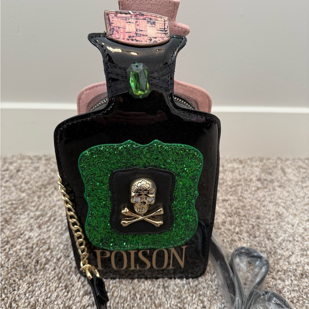 NWT Betsey Johnson Women's Poison Love Potion Crossbody Bag - Picture 2 of 2